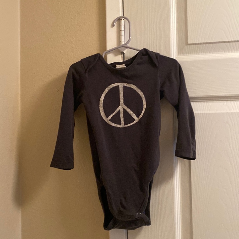 H&M Peace Long-Sleeve Black Onesie Bodysuit Size 1 1/2 - 2Y